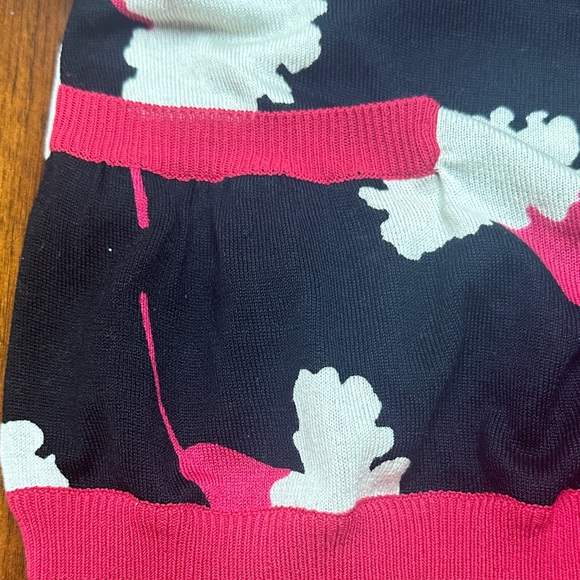 Moschino Cheap and Chic Collection Women's carnation intarsia Cardigan Sweater S - Picture 10 of 14